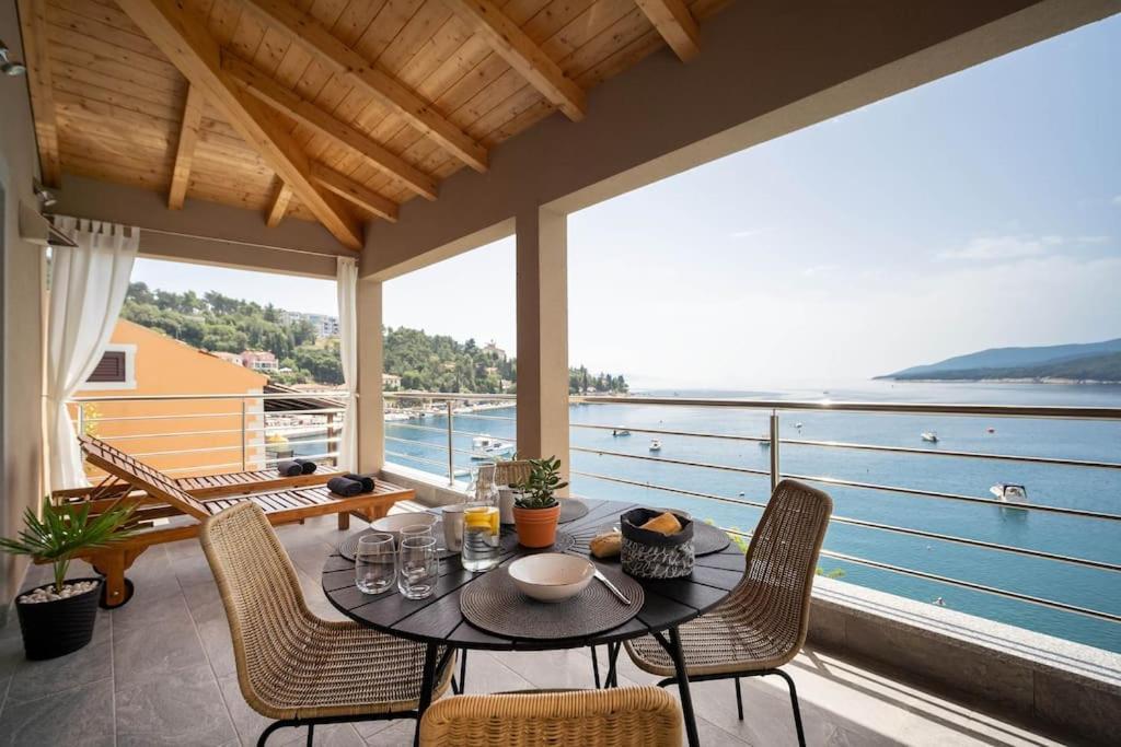 Seafront 2-Bedroom Apartment Nika - Rabac Exterior photo